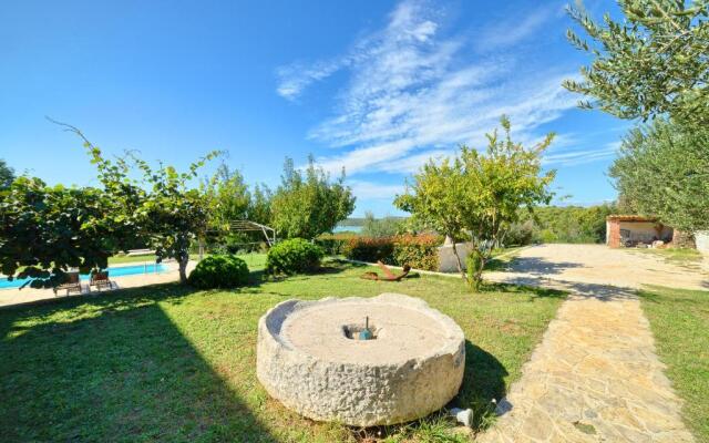 Apartment Villa Mare3 with pool, sea view and hydromassage