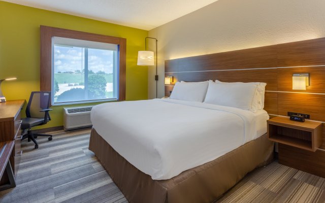 Holiday Inn Express & Suites Vandalia, an IHG Hotel