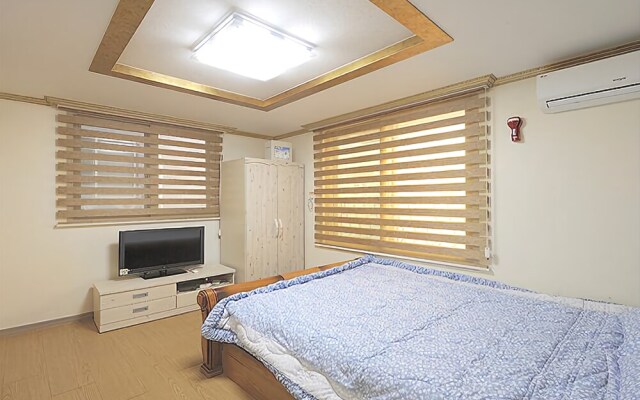 Daecheon Mama Pension