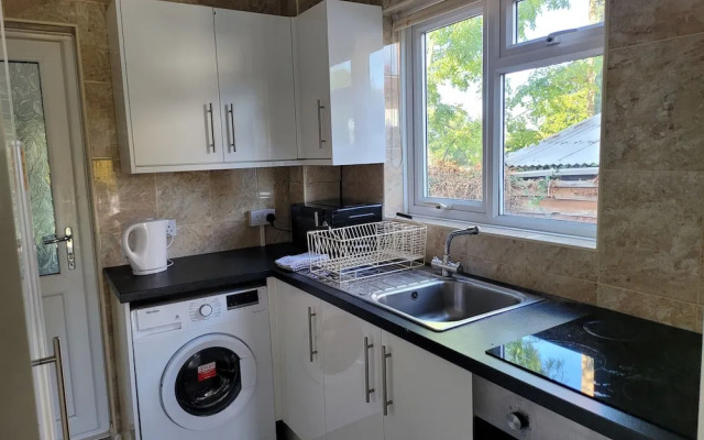 Bright & Homely Apartment