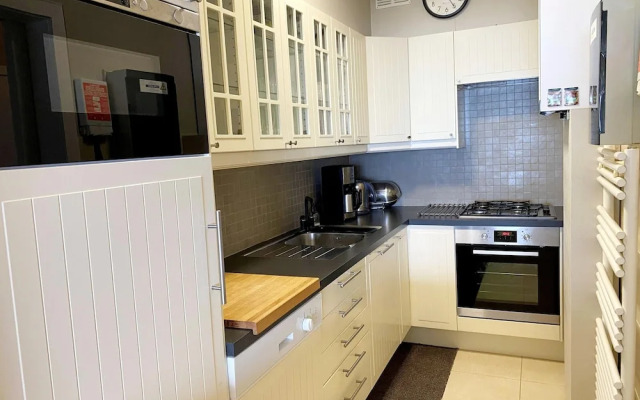 Coastal Comfort With Garage