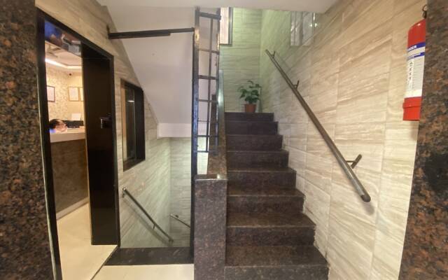 Hotel Apsara Near JJ Hospital