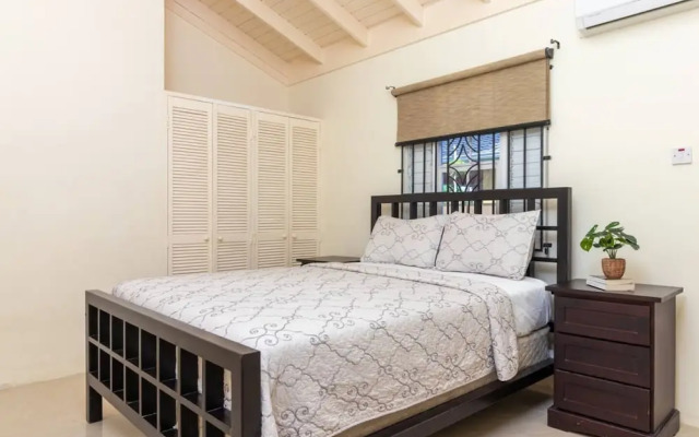 Private Pool Draxhall Gated Gym Tennis Full AC