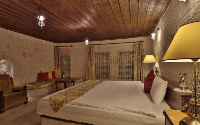Romance Cave Suites
