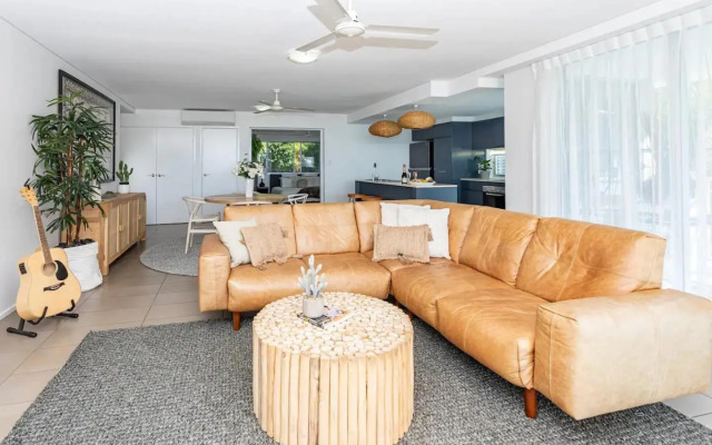 Whitsunday view BOHO apartment in Airlie Beach