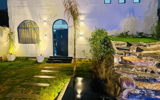 Greek House By Housiify
