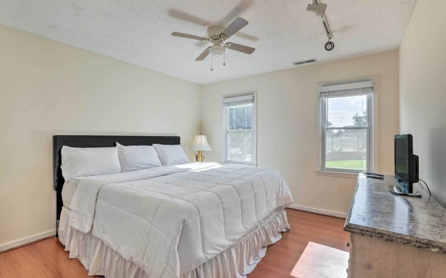 Pet-friendly House w/ Deck in Lawrenceville