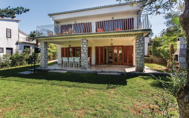 Amazing Home in Malinska With Wifi and 4 Bedrooms