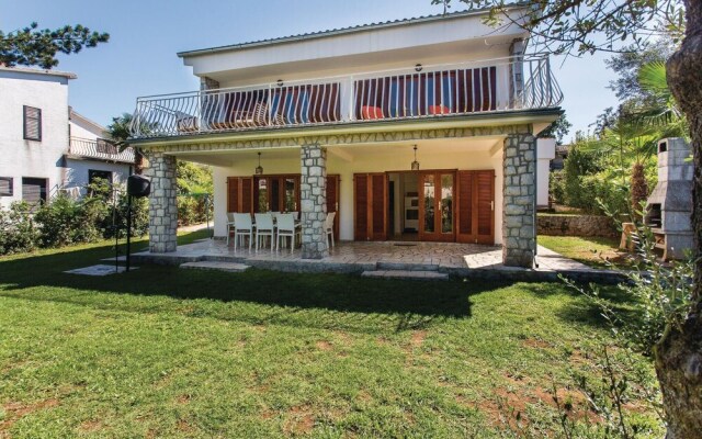 Amazing Home in Malinska With Wifi and 4 Bedrooms