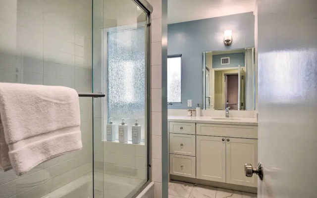 Los Angeles Suite ~ 7 Mi to Venice Beach!
