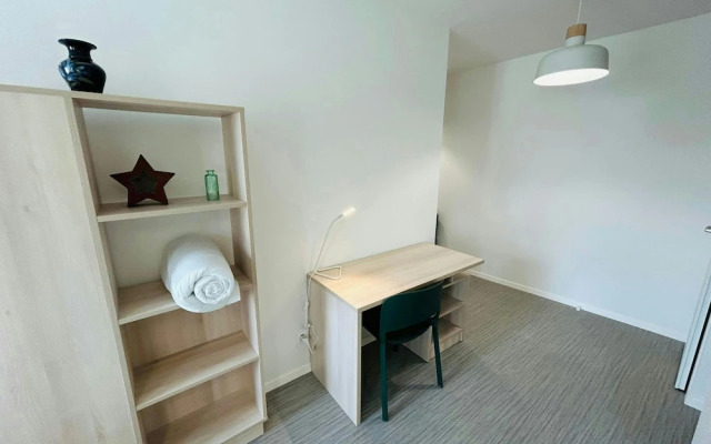 We Live In R - Suite 403