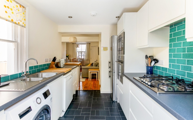 Perfect for family stays, ideal for walk to shops & restaurants