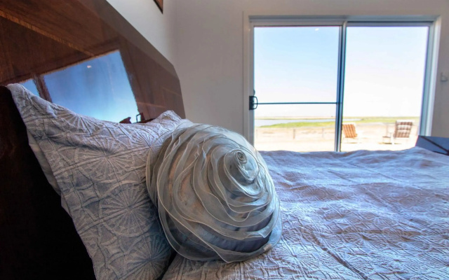 Coorong Island Retreat - Farm Stay at Pet Friendly Property