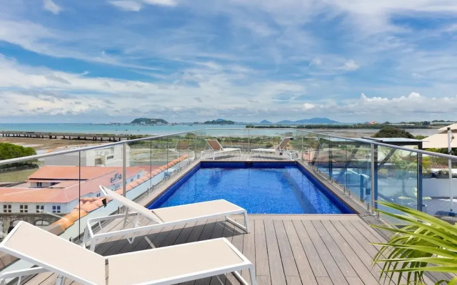 The Rooftop Condo by Acomodo