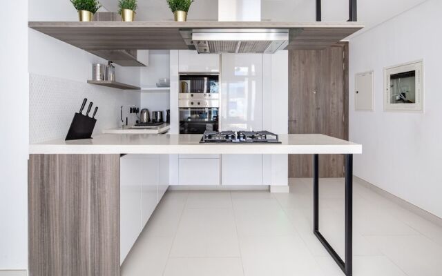 Mesmerizing Upscale 1BR Apartment in Soho Palm Jumeirah