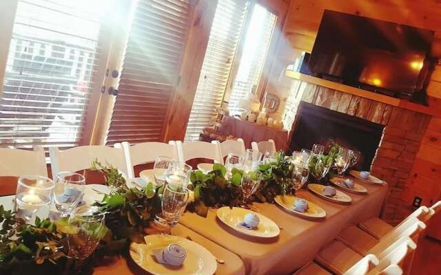 Picture Perfect 7 Br cabin by RedAwning