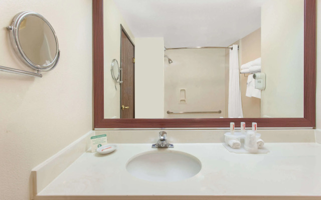 Ramada Plaza by Wyndham Gence