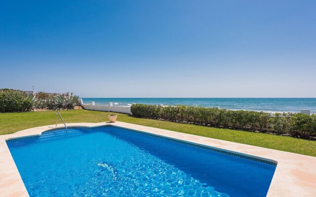 1100 Beachfront 1.Line Villa Marbesa Large Garden-Pool
