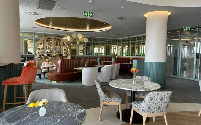 Modern 1 Bedroom Executive Apartment in Waterfall