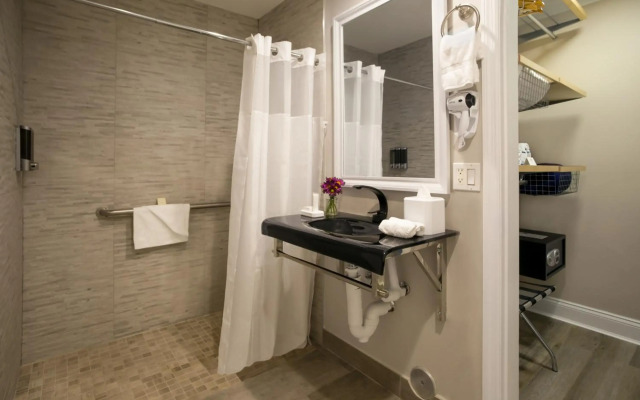 Nuvo Suites Hotel