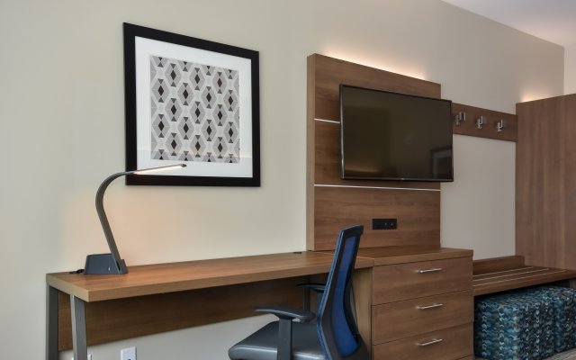 Holiday Inn Express & Suites Charlotte - Ballantyne, an IHG Hotel