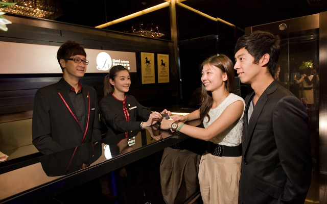 J Link Hotel