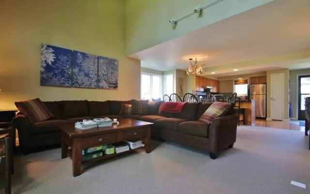 Woods 81 3 Bedroom Condo by Redawning