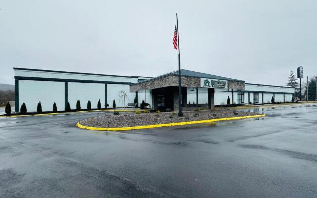 HomeTowne Studios by Red Roof & Conference Center Cortland