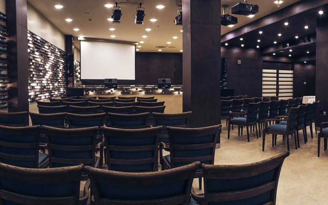 Eskan Alvand Hotel