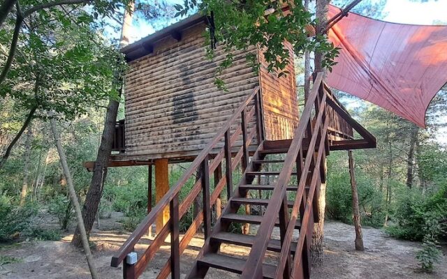 TreeHouses Ljubač Glamping Robinson