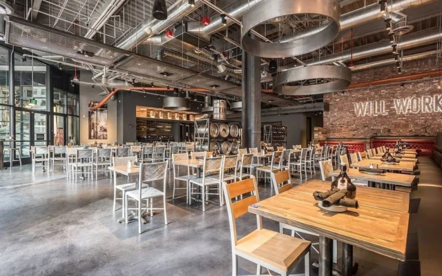 Bright, Cozy & Clean in DTLA w/ Amazing Rooftop!