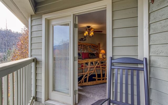 Tree Tops by HoneyBear Cabins