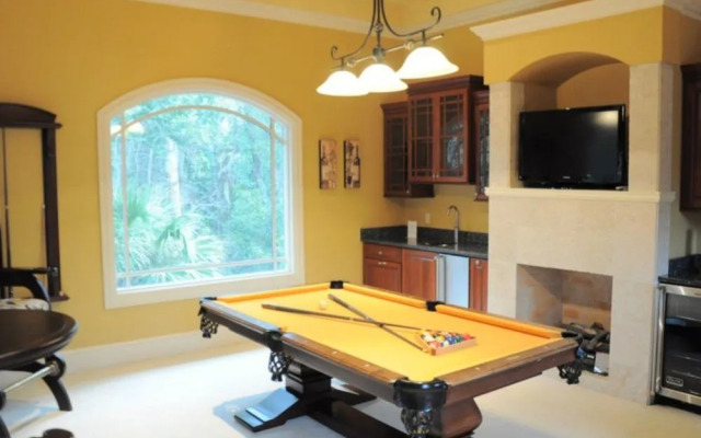 Pelican by RedAwning