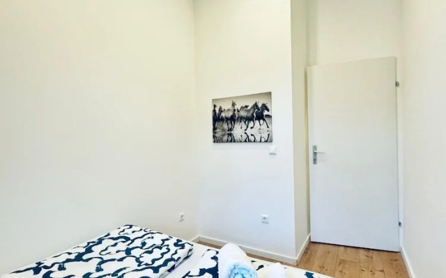 Spacious 3BR Near Kaufpark Alterlaa