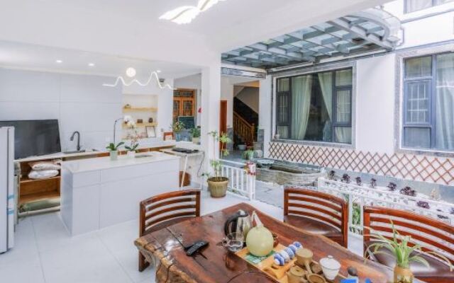 Dali 27 Cups of Wine Hongluo Inn