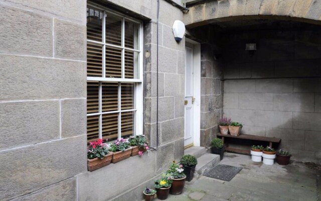 2 Bedroom Flat Near Edinburgh Playhouse