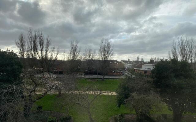 Alpheus Living: Newsham Apartment