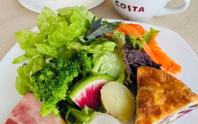 Luana Hasunuma HOTEL&CAFE