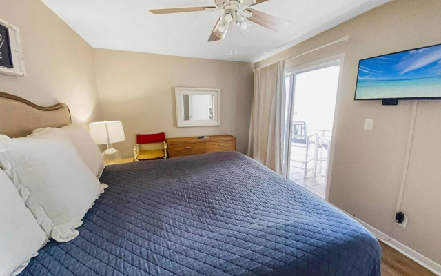 Tradewinds Condominium #24 by Destin Getaways