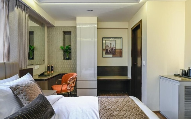 Hotel Grand Girdhar Premier