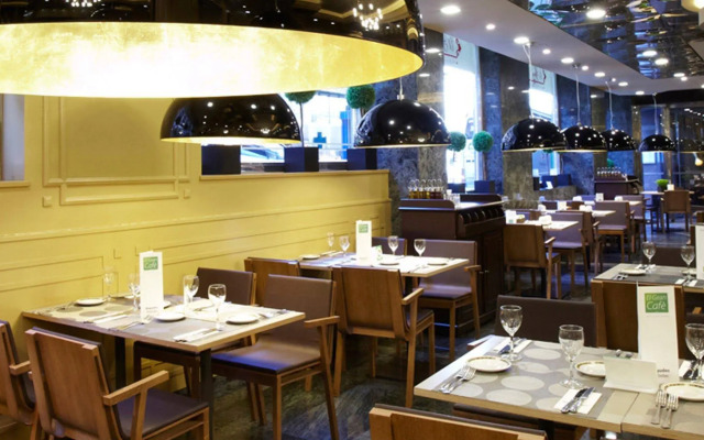 Suites Plaza Hotel & Wellness