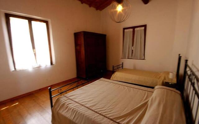 Villa con Piscina 10 Posti Letto, L'Oliveta Di Rivalto