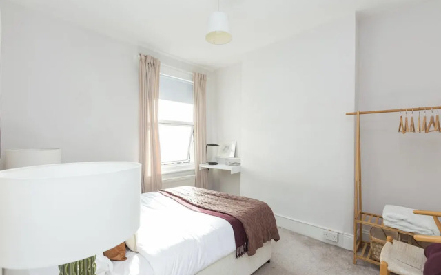 Newly Renovated Large 4-5 Bedroom House