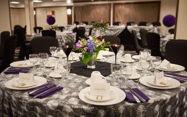 Best Western Premier Denham Inn & Suites
