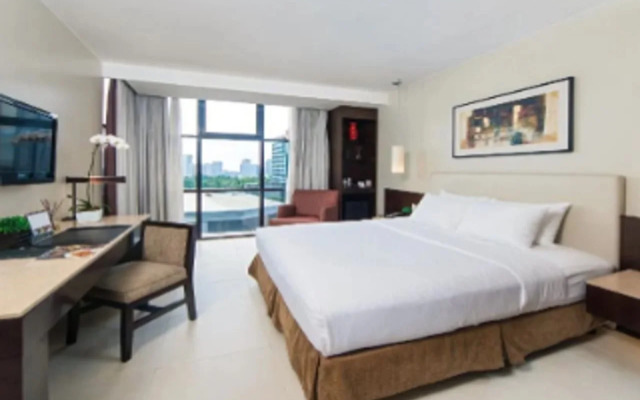 The B Hotel
