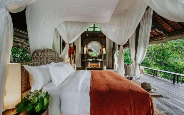 Buahan, A Banyan Tree Escape