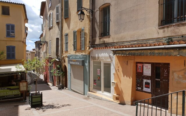 Quiet Farmhouse In Draguignan With Private Swimming Pool