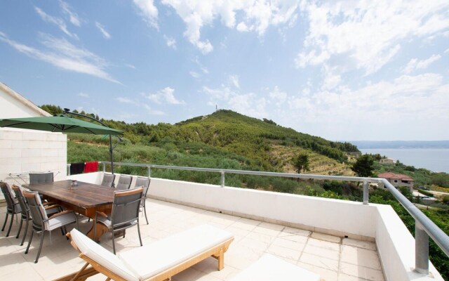 Amazing Home in Podstrana With Wifi and 4 Bedrooms