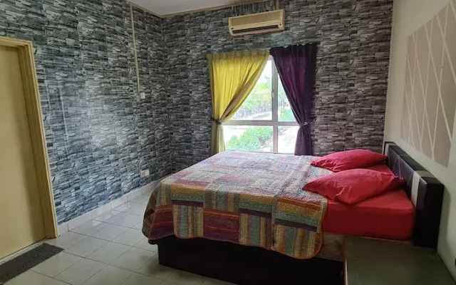 Oyo Home 90365 Rohaya Ram @ Marina View Villas
