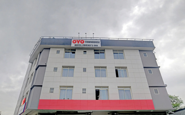 OYO 81349 Townhouse Friends Inn